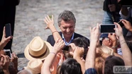 Fotos con turistas y discurso corto: así fue la primera visita de Macri a Mar del Plata 