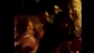 Video: un exBoca insultó y empujó a una mujer en una cervecería