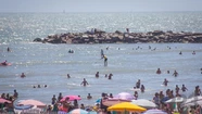 La playa nuevamente será eñ lugar elegido para disfrutar del mar y evitar el calor extremo. Foto: 0223.