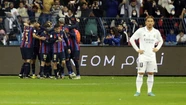 Barcelona venció 3-1 al Real Madrid y levantó la Supercopa de España. Foto: Reuters.