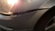 En un video, el chofer de Uber mostró los daños a su coche por parte de un taxista. 
