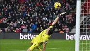 Video: las dos tremendas atajadas de "Dibu" Martínez para la victoria de Aston Villa 