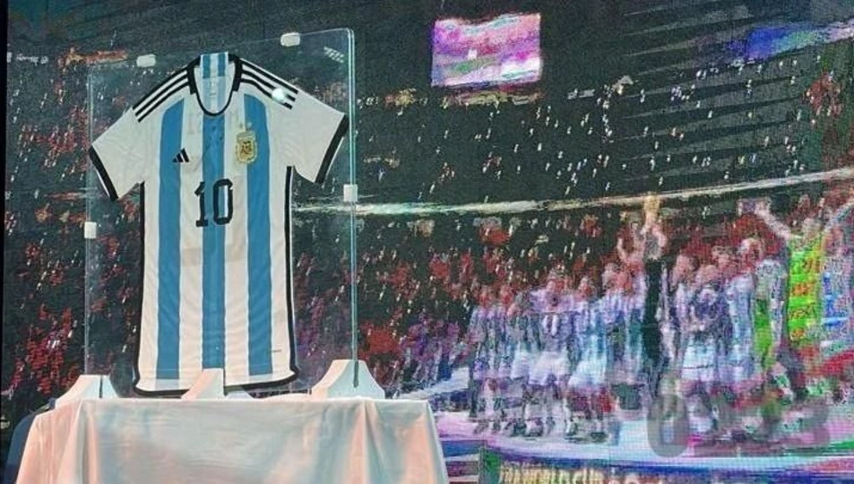 El astronómico precio de la camiseta que usó Messi en el video del anuncio  de su fichaje