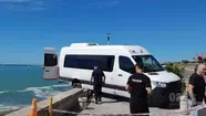 Milagro en Cabo Corrientes: una camioneta cayó por la bajada de Gascón y quedó colgando de la costa