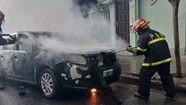 Se incendió un taxi mientras circulaba con un pasajero a bordo