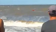 Video: dramático rescate de dos niños 100 metros mar adentro