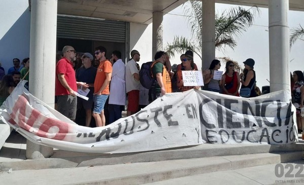 Conisit: They fire workers and denounce that the scientific institute is “almost paralyzed”