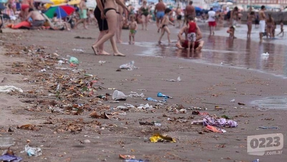 Convocan a una marcha por la contaminación en las playas de Mar del Plata |  0223