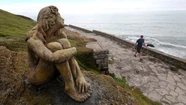 A menos de una semana de su emplazamiento, dañaron la escultura de Playa Chica