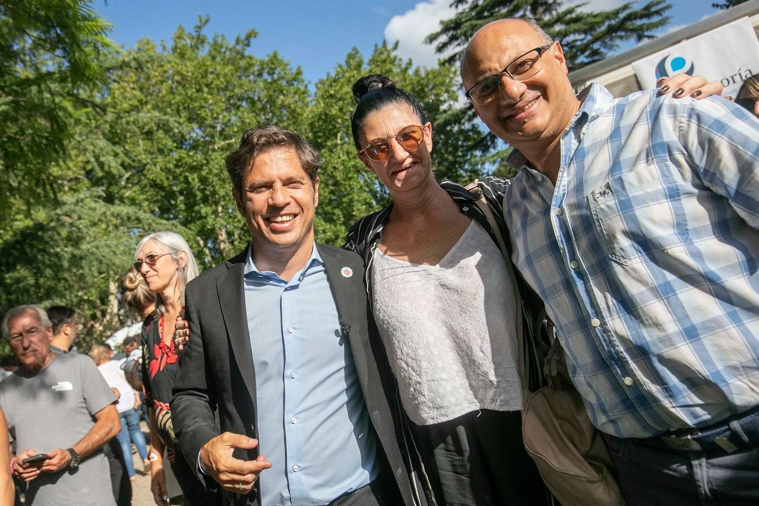 El gobernador junto al intendente Reino a su paso por la Fiesta del Automovilismo.