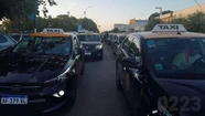 Los taxistas y remiseros vuelven a realizar medidas de protesta, pidiendo a que se cumpla con la ordenanza. Foto archivo:0223.