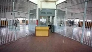Se viralizó un video de un guardiacárcel: obligaba a un preso a practicarle sexo oral por informes de buena conducta