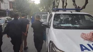 Cuidacoches adolescente rompió el capot de un taxi tras una discusión