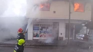 Voraz incendio en una vivienda del barrio Las Heras: mirá el video