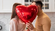 En todo el mundo millones de parejas se realizan regalos para San Valentín