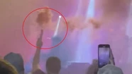 Video: un hombre prendió una bengala adentro de un boliche y generó indignación en redes sociales