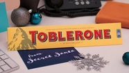 Por qué Toblerone deberá cambiar su clásico logo de una montaña suiza