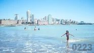 En Mar del Plata, la máxima superó los 32° y miles de personas disfrutaron de las playas en la antesala del verano. Foto: 0223.