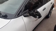 “Trapito” rompió el espejo de un auto y pateó a una policía que quiso reducirlo