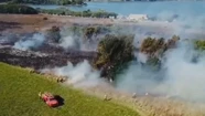 Así se veía el incendio en la Laguna de los Padres durante la tarde del domingo. Imágenes: piloto de drone Roberto Bazán.