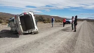 Una pareja marplatense volcó con su camioneta en una ruta de Chubut. Foto: Adn Sur.