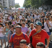 Con críticas al Gobierno, una multitud marchó en Mar del Plata en memoria de los 30 mil desaparecidos. Foto: 0223.