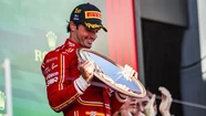 Carlos Sainz aprovechó el abandono de Verstappen y festejó en Australia