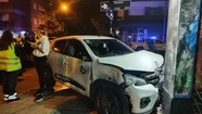 Un auto chocó a una moto de Tránsito en Moreno y Jujuy