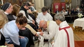  Triduo Pascual: monseñor Giobando realizó el rito del lavatorio de pies a doce laicos