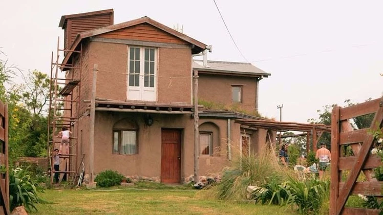 Mar del Barro: aprobaron ordenanza para construir casas de tierra cruda en  la ciudad | 0223