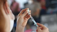 Reforzar la vacunación, la clave para evitar cuadros graves de Covid en la población.