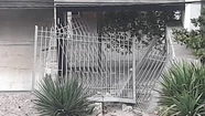 El conductor que tiró abajo un portón de garage en Playa Grande estaba borracho y no tenía licencia 