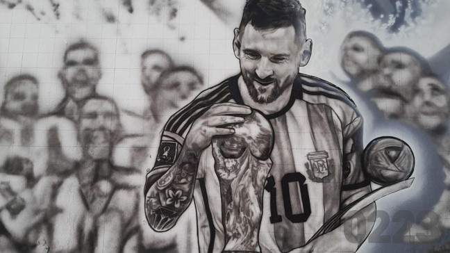 El mural de Midland a Maradona y Messi - Olé