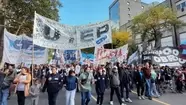 Multitudinaria marcha piquetera en Mar del Plata: "Las familias empiezan a saltear comidas"