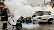 Se incendió un auto en La Pampa y Brandsen: mirá el video