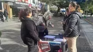 "Milei, dejá de ajustar al pueblo": la campaña para juntar firmas en la peatonal marplatense