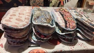 Una emprendedora marplatense fabrica toallitas de tela para las personas que no las pueden comprar