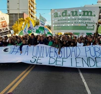 Docentes y personal universitario: "Es una marcha histórica"