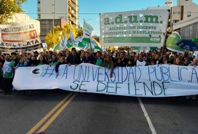 Docentes y personal universitario: "Es una marcha histórica"