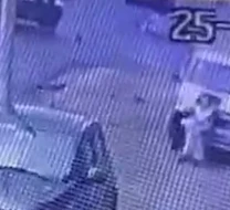 Tras un choque, un auto subió a la vereda y mató a una mujer