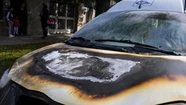Incendiaron diez autos en Rosario y amenazaron a Bullrich