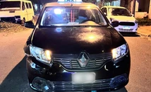 Video: así intentó robar un auto y chocó un taxi