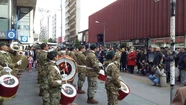 La orquesta del ejército dio un espectáculo sorpresa en plena peatonal