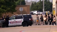 Estremecedoras imágenes: un hombre mató a tiros a 8 personas en un shopping de Texas