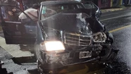 Dos autos corrían picadas y chocaron a otro en Colón y San Juan: una embarazada resultó herida