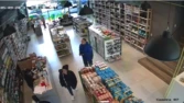 Video: los “mecheros” que robaron una juguetería asaltaron una dietética el mismo día