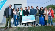 Entregan 28 casas en Tordillo y anuncian la construcción de otras 56