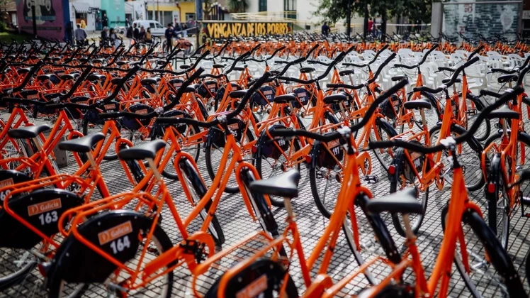 Las 300 bicicletas fueron entregadas en un acto realizado en el complejo universitario. Foto: Prensa MGP.