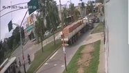 El camión perdió el control y provocó una tragedia. 