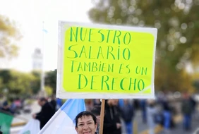 Mensajes en carteles y más fotos: las imágenes de la movilización de la CGT en Mar del Plata